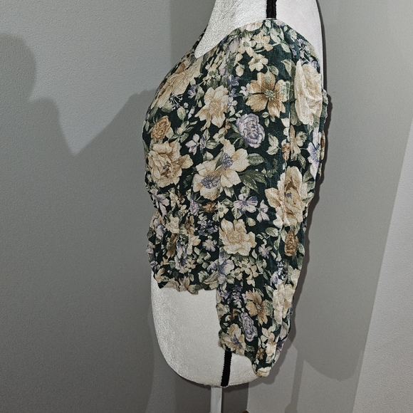 Large Floral 3/4 Sleeve Top - Picture 2 of 4